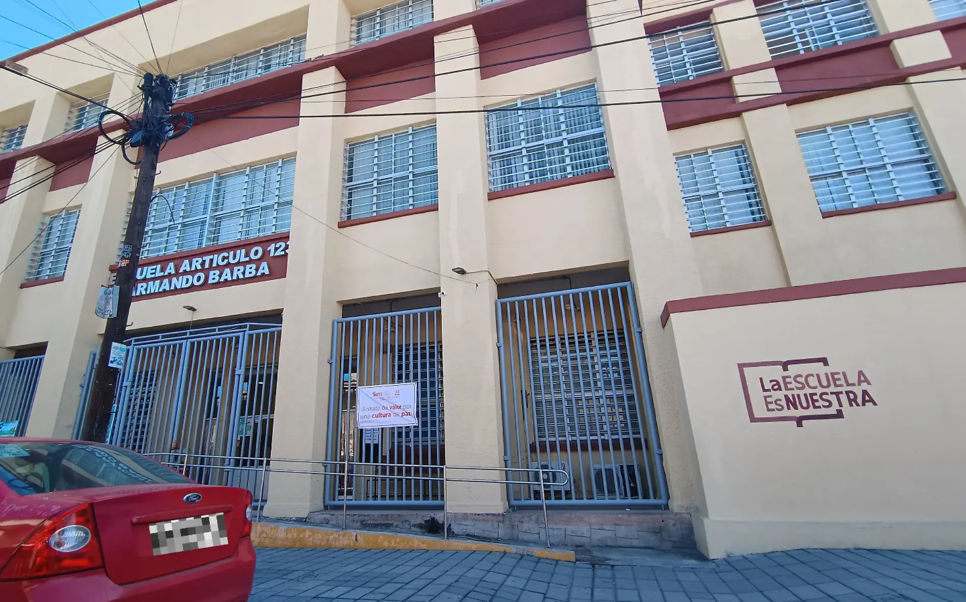 Padres de familia apoyaron el cierre de la Escuela Primaria Armando Barba ante el brote de varicela  Juan Hernández